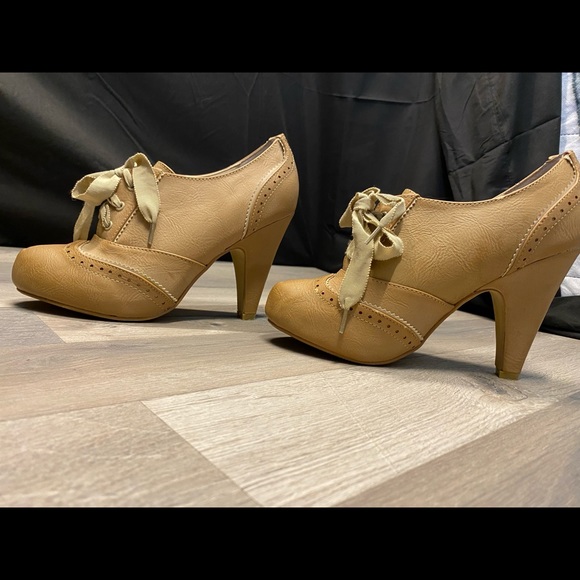 Wingtip Booties - Picture 4 of 9